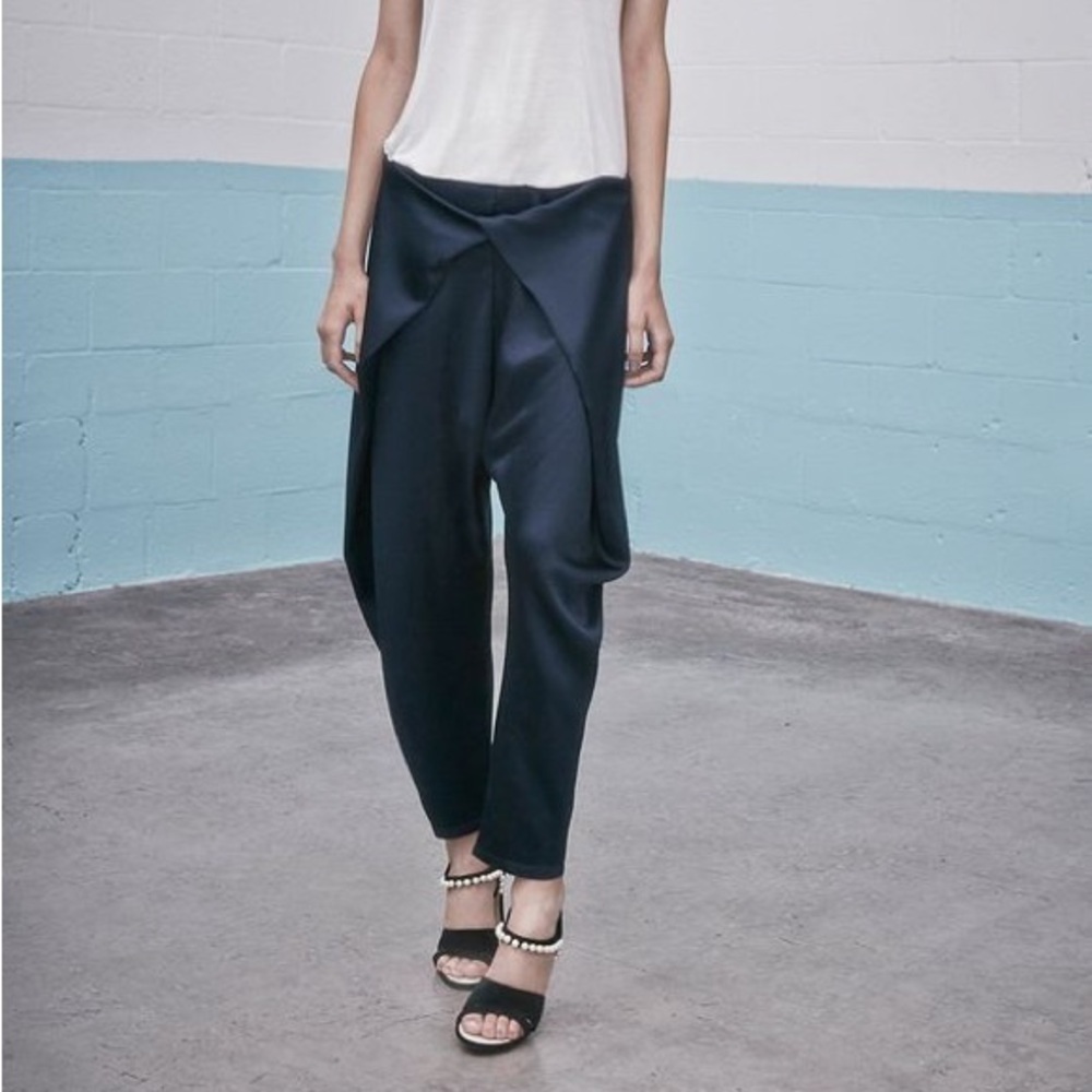 NWT ALEXIS Levi Crossover Pants Dark Navy Blue 
Size XS